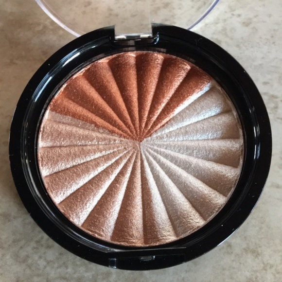 Host Pick! Ofra Nikkie Tutorials Bronzer - Picture 3 of 5
